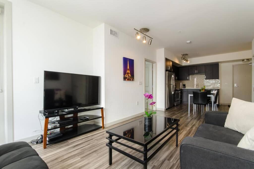 Luxury Highrise Living Downtown La Apartment